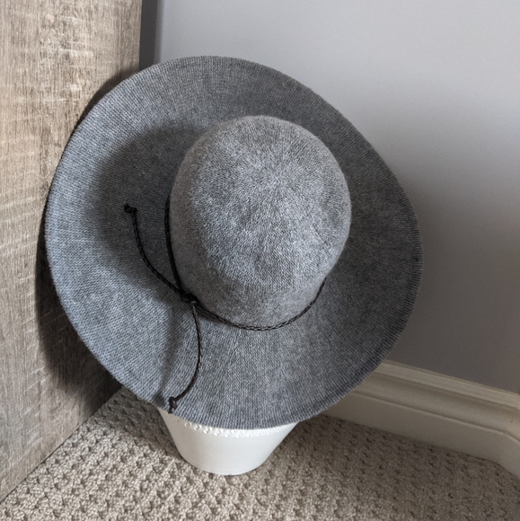 Hat - Picture 2 of 3